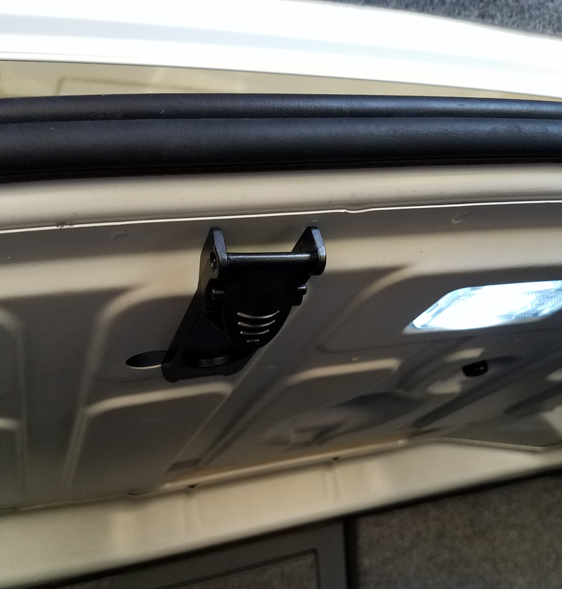 Illustration for article titled Anyone know what this thing is in my trunk?